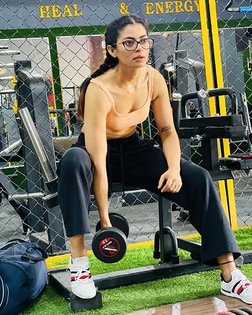 fiza choudhary in gym
