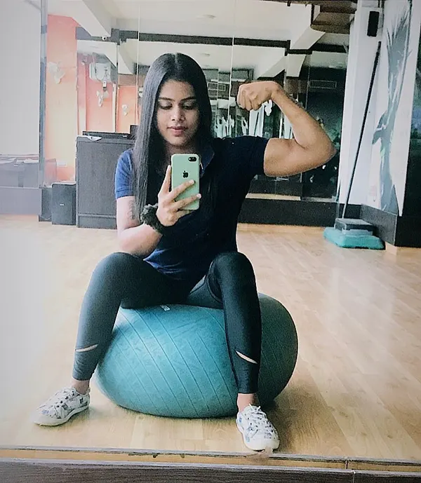 himika fitness bigg ass and biceps